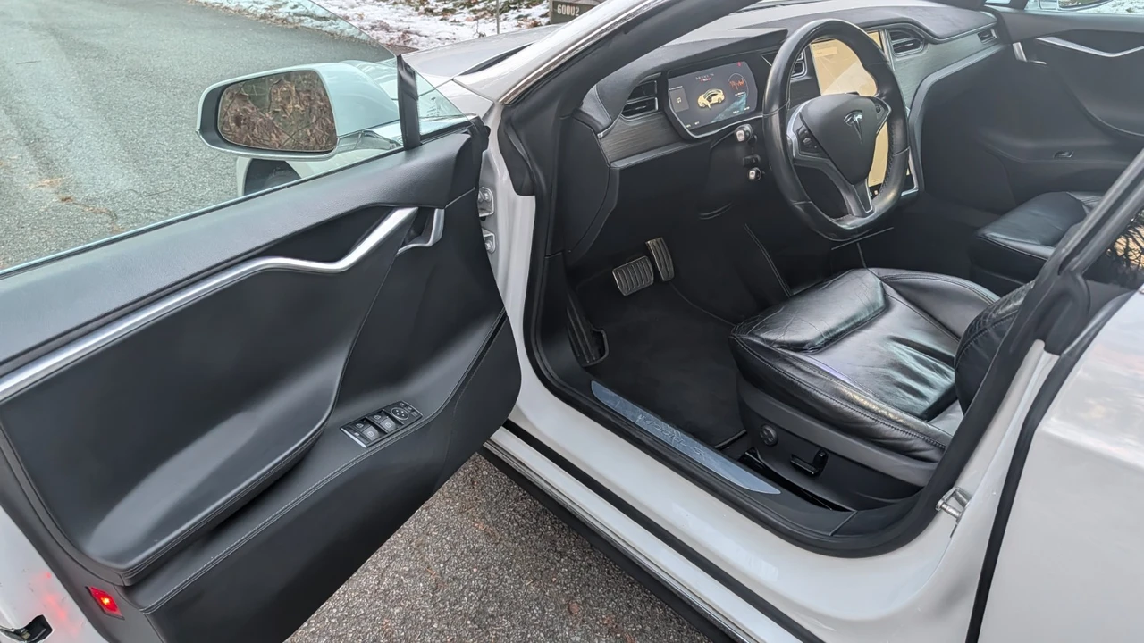 2014 Tesla Model S - Image 9 of 21