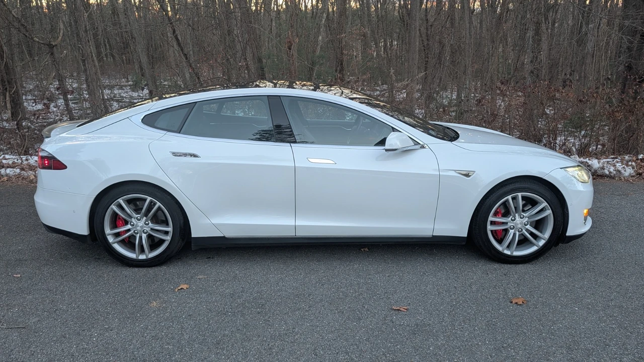 2014 Tesla Model S - Image 2 of 21