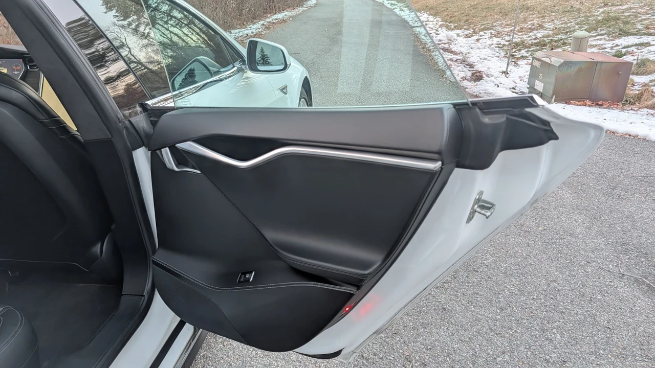 2014 Tesla Model S - Image 20 of 21