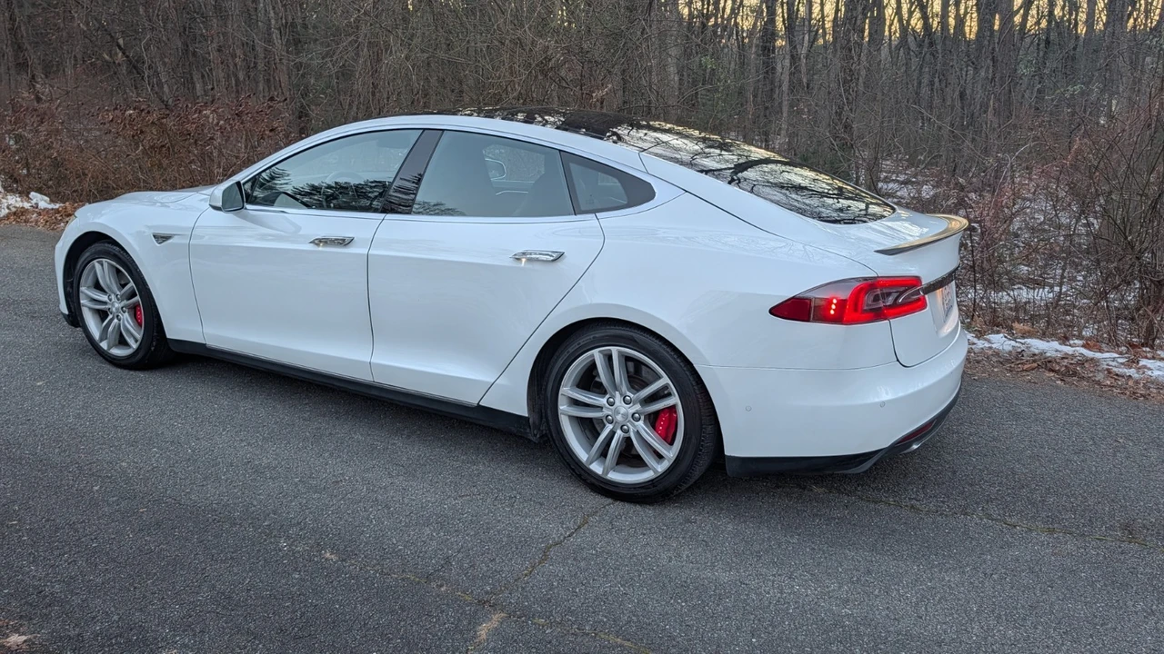 2014 Tesla Model S - Image 5 of 21