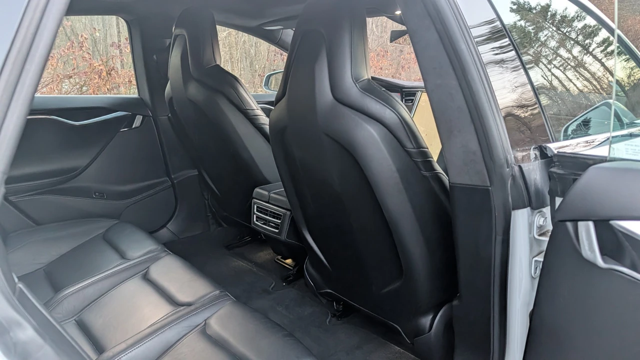 2014 Tesla Model S - Image 19 of 21