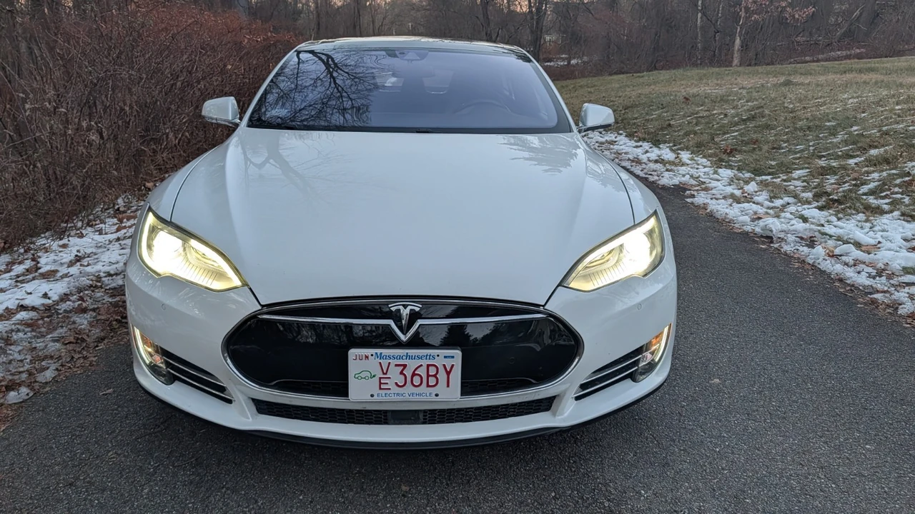 2014 Tesla Model S - Image 8 of 21