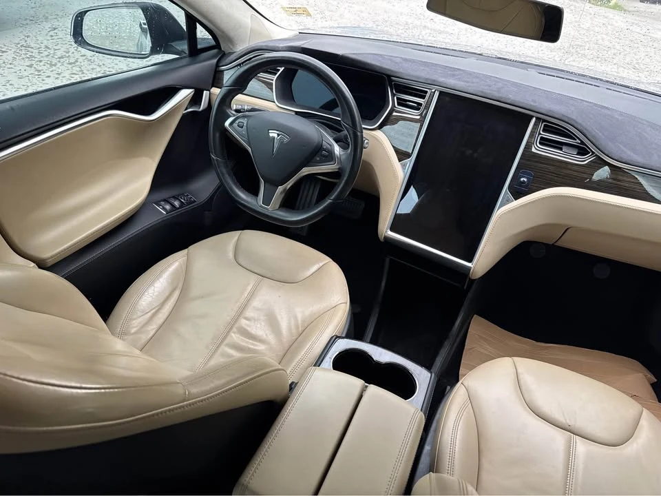 2014 Tesla Model S - Image 10 of 13