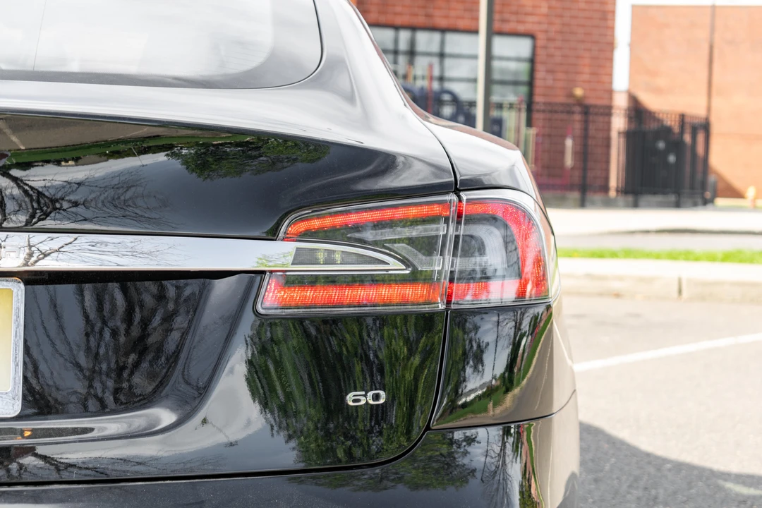 2014 Tesla Model S - Image 30 of 31