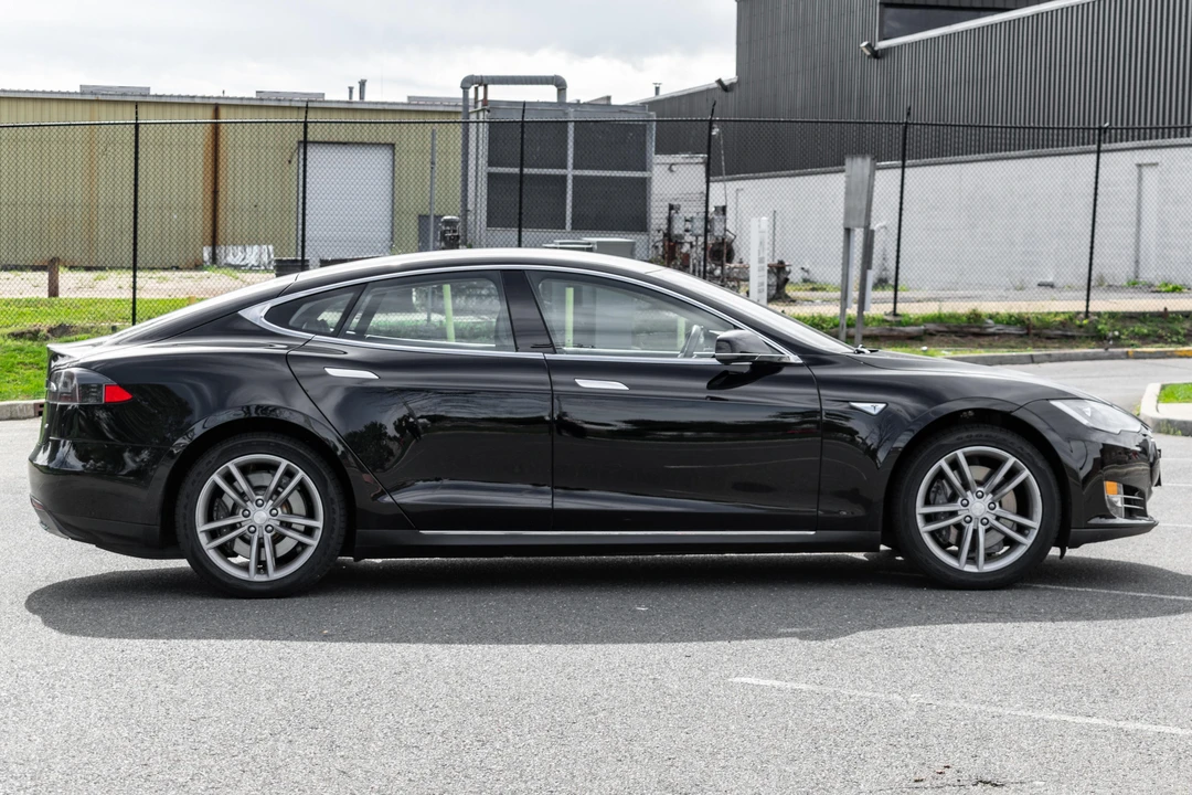 2014 Tesla Model S - Image 3 of 31