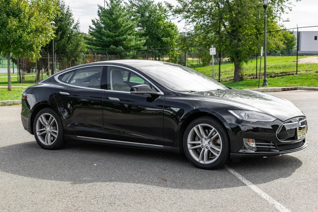 2014 Tesla Model S - Image 23 of 31