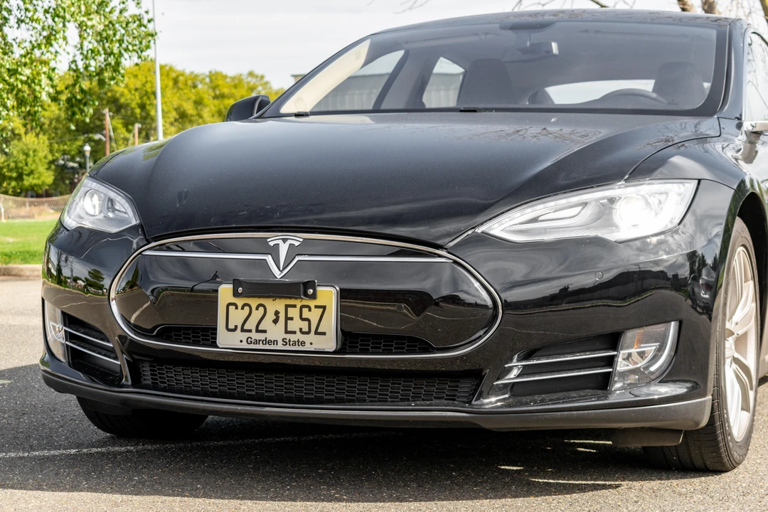 2014 Tesla Model S - Image 27 of 31