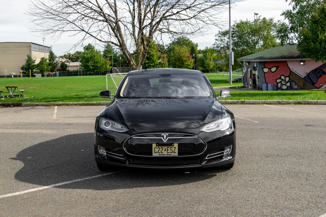 2014 Tesla Model S - Image 9 of 31