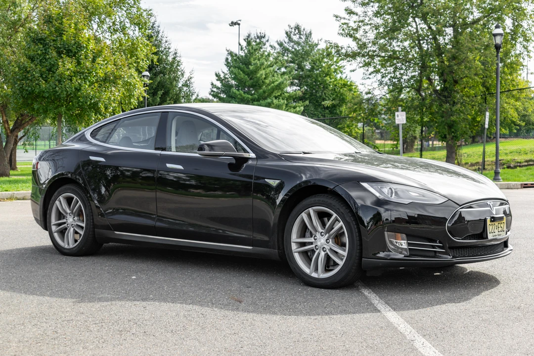 2014 Tesla Model S - Image 24 of 31