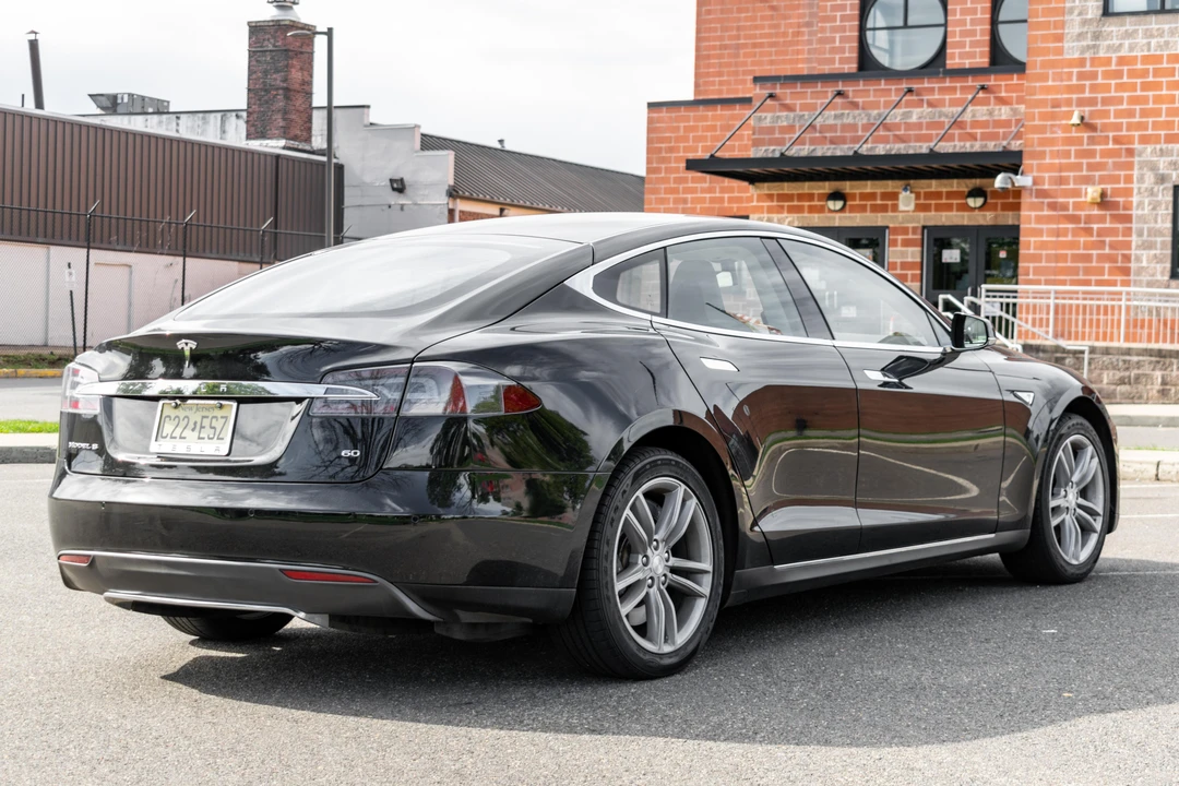 2014 Tesla Model S - Image 21 of 31