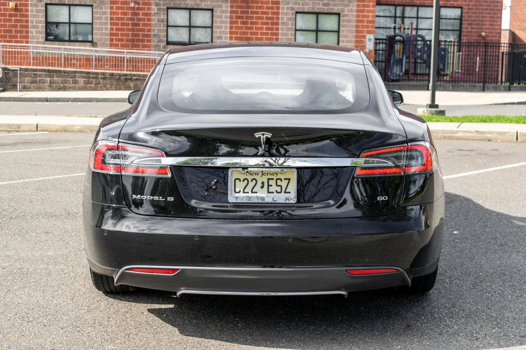2014 Tesla Model S - Image 17 of 31