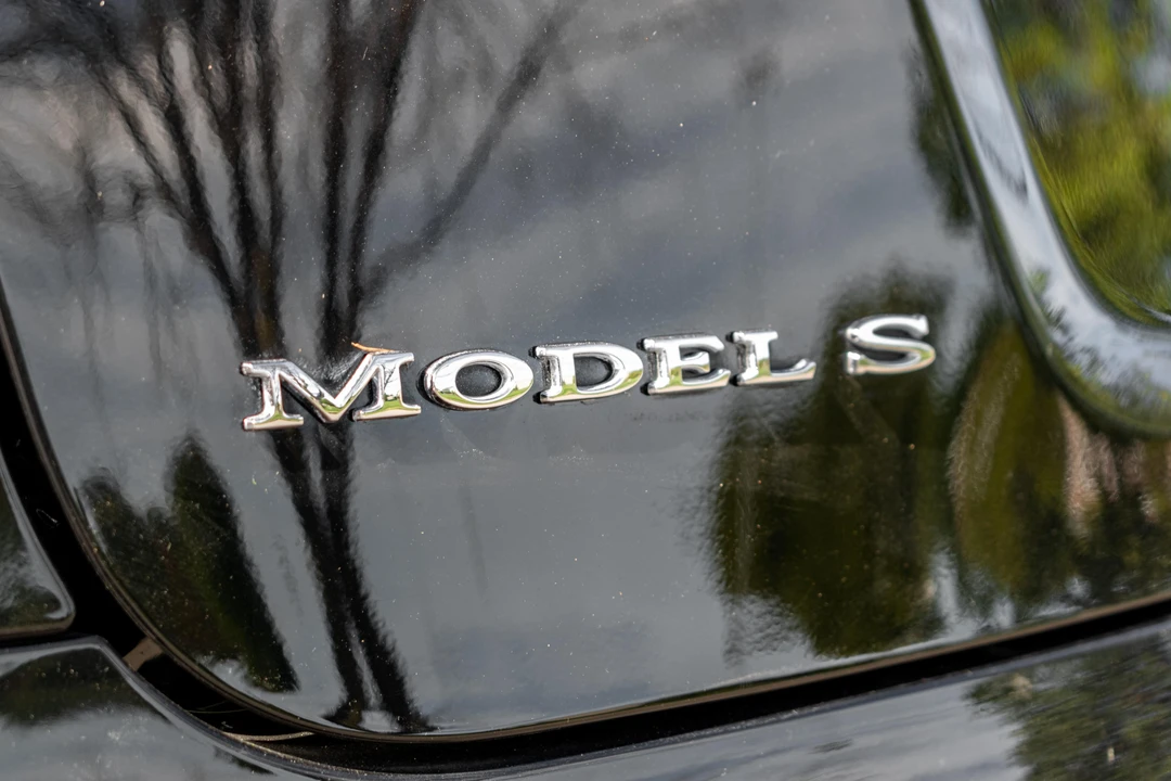 2014 Tesla Model S - Image 29 of 31