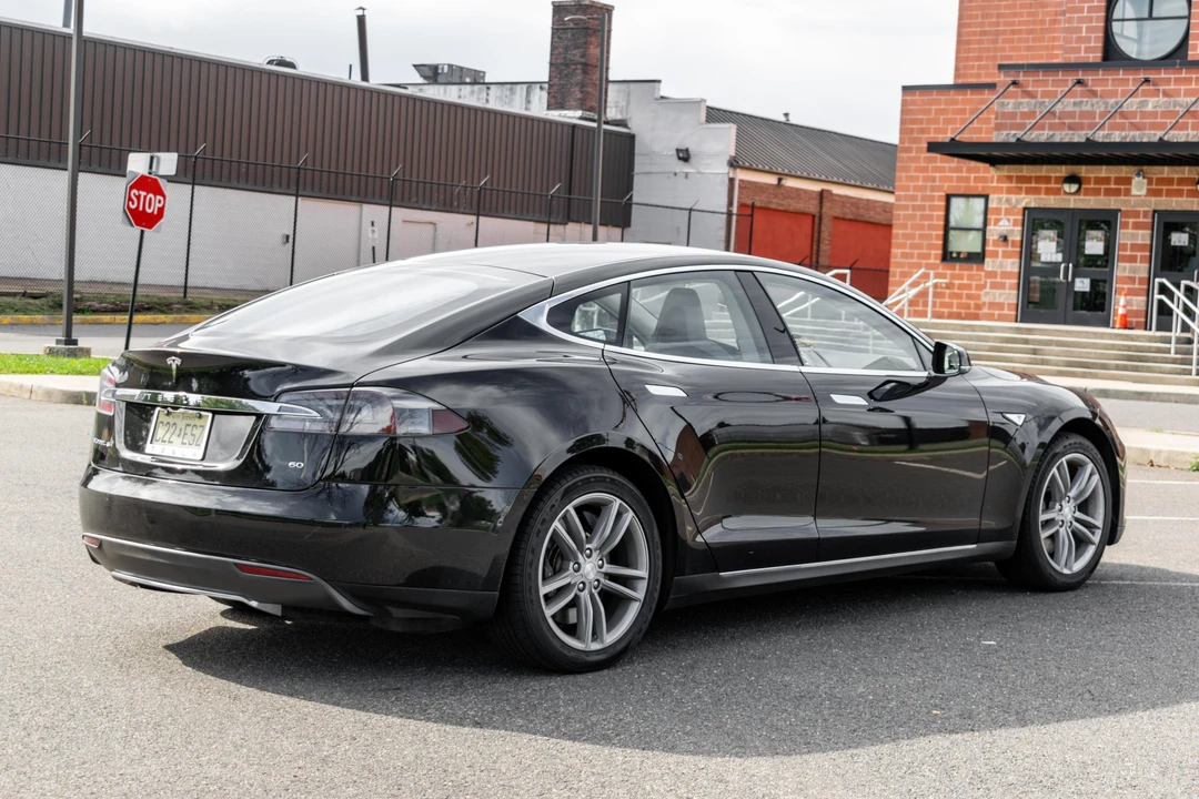 2014 Tesla Model S - Image 22 of 31