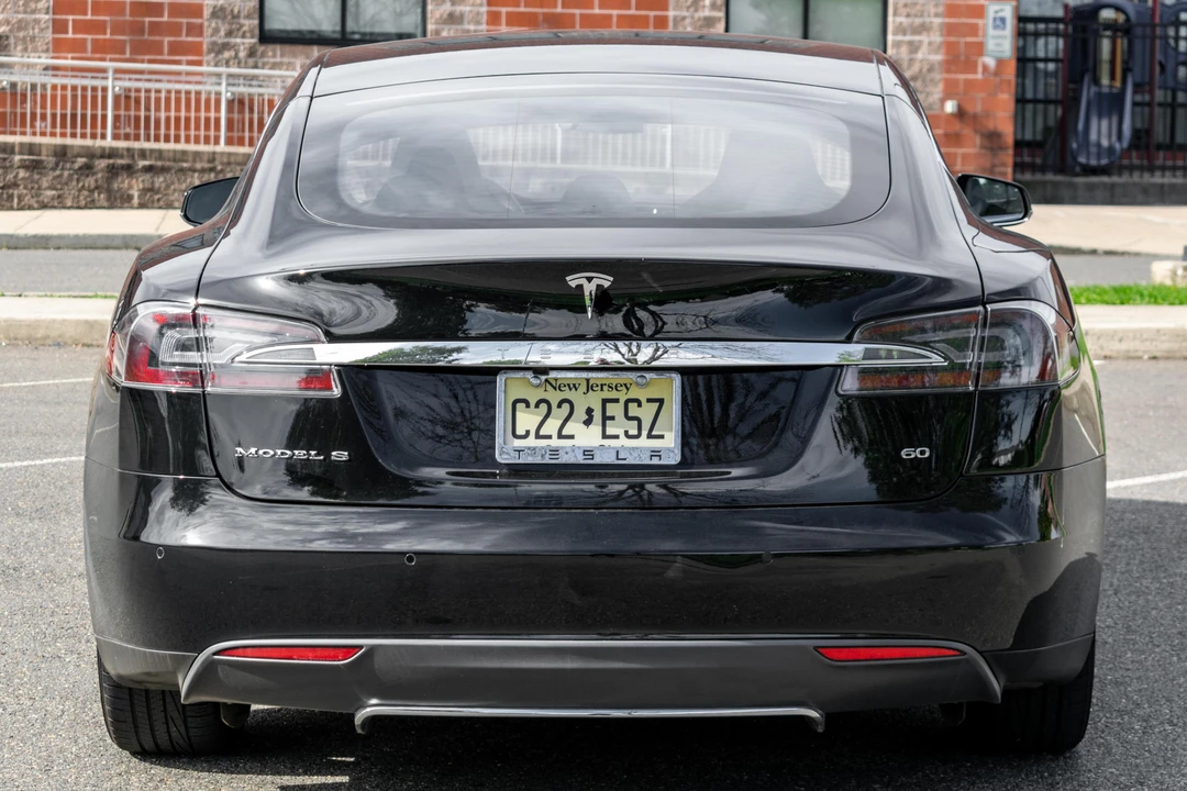2014 Tesla Model S - Image 5 of 31