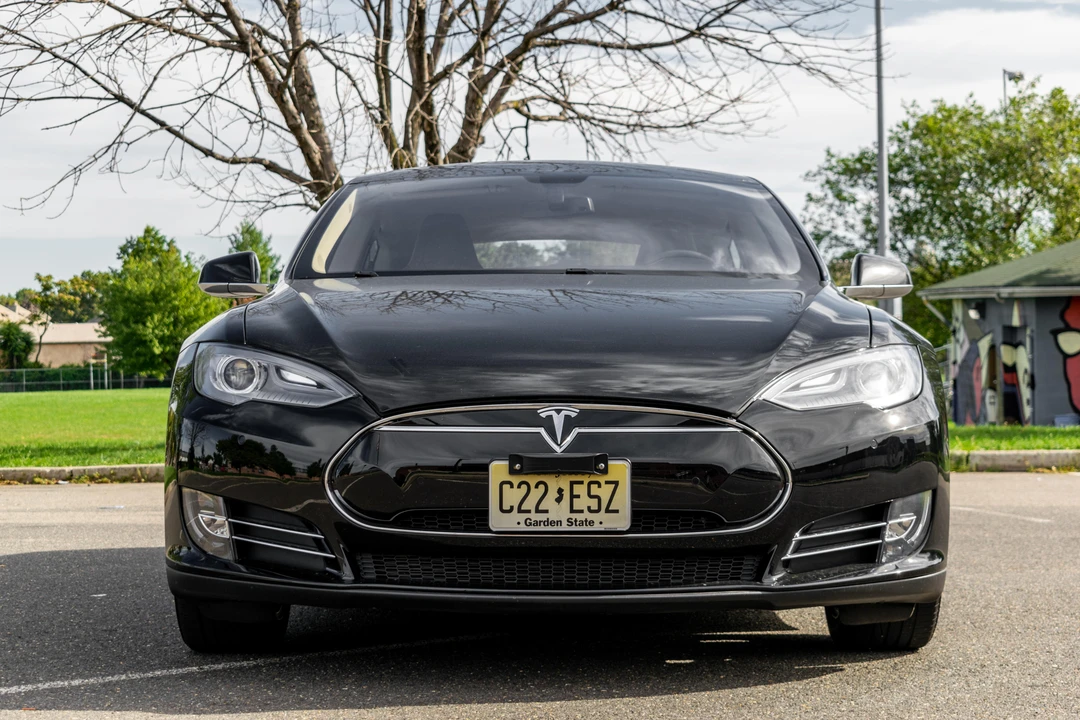 2014 Tesla Model S - Image 8 of 31