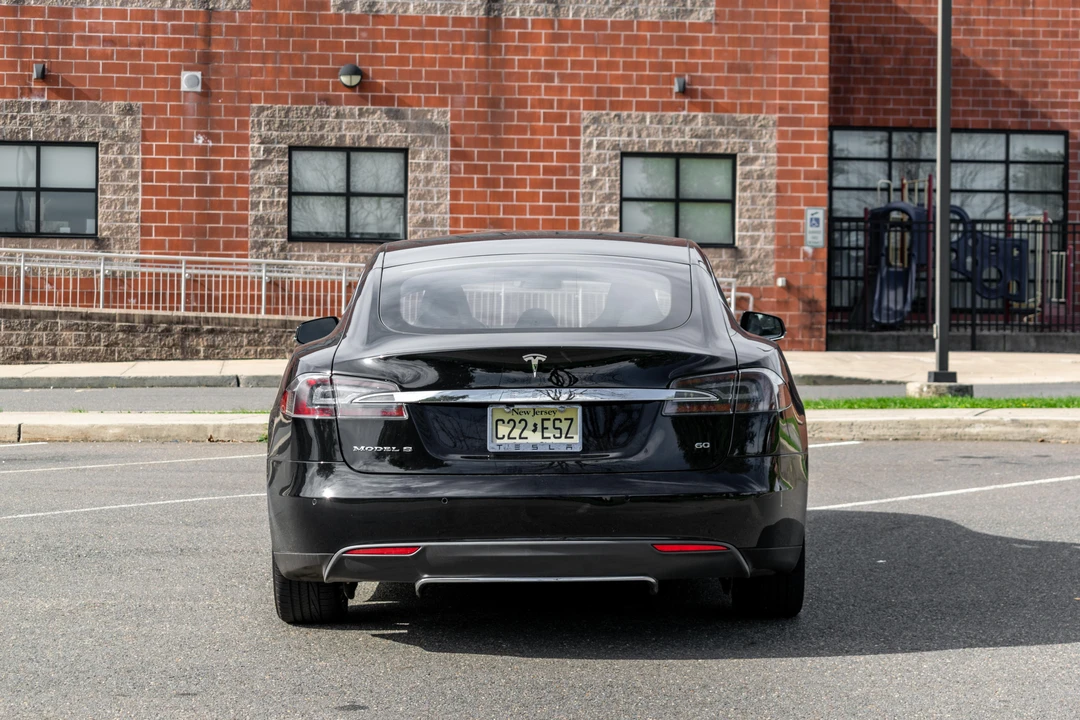 2014 Tesla Model S - Image 16 of 31