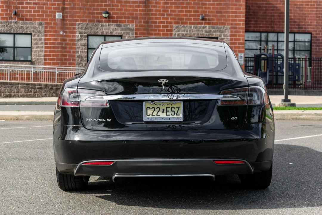 2014 Tesla Model S - Image 18 of 31