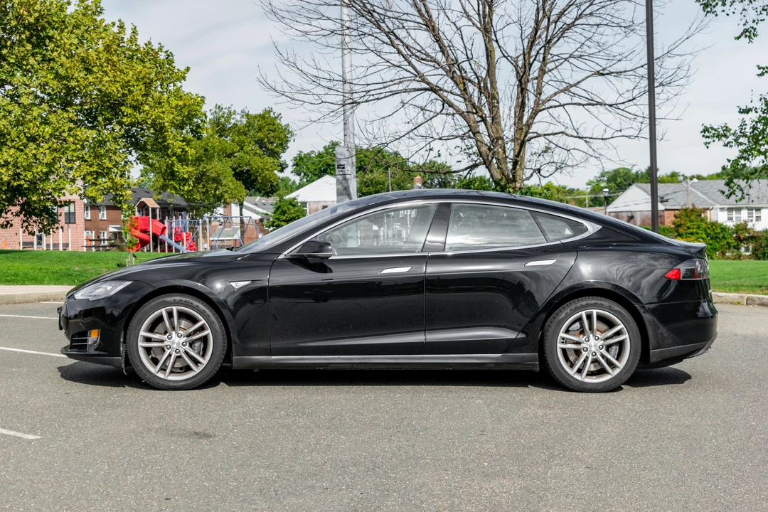 2014 Tesla Model S - Image 13 of 31