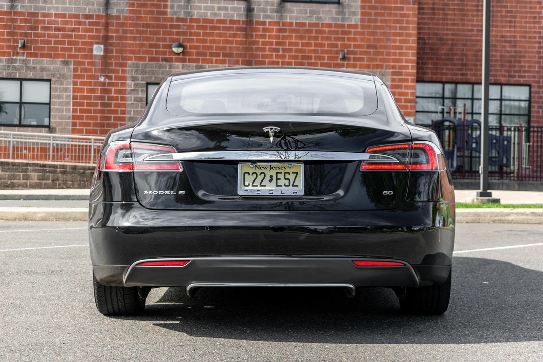 2014 Tesla Model S - Image 19 of 31