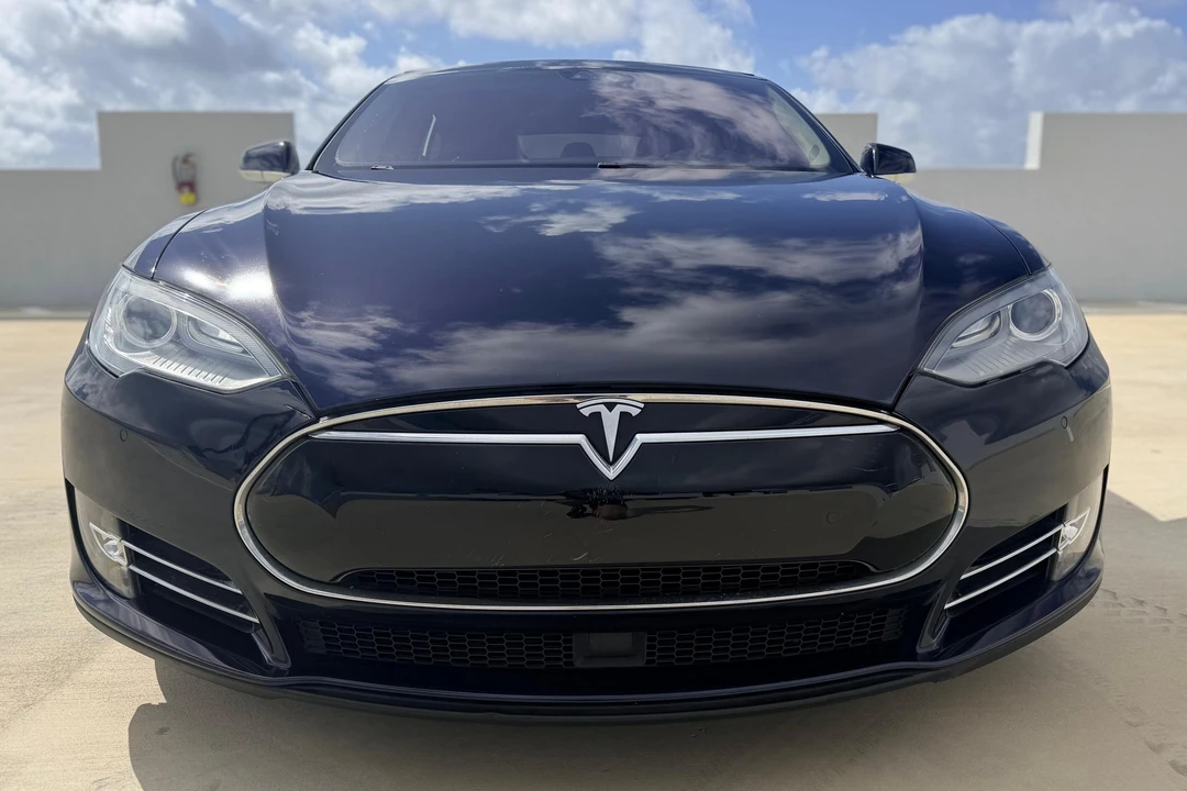 2014 Tesla Model S - Image 2 of 31