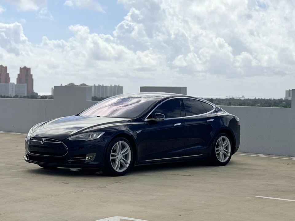 2014 Tesla Model S - Image 12 of 31