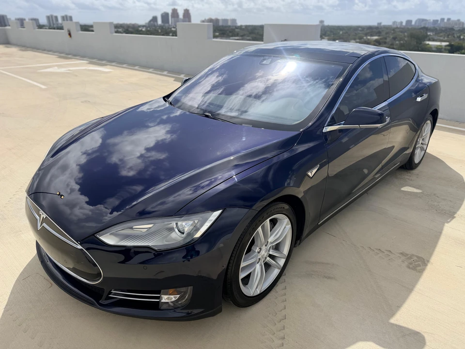 2014 Tesla Model S - Image 11 of 31