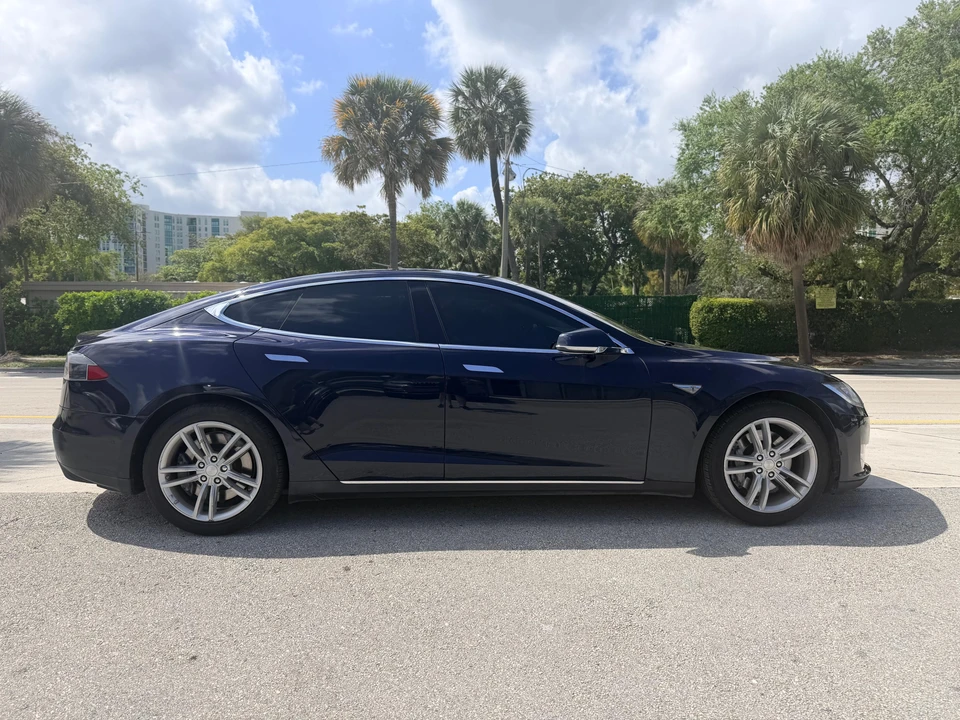 2014 Tesla Model S - Image 19 of 31
