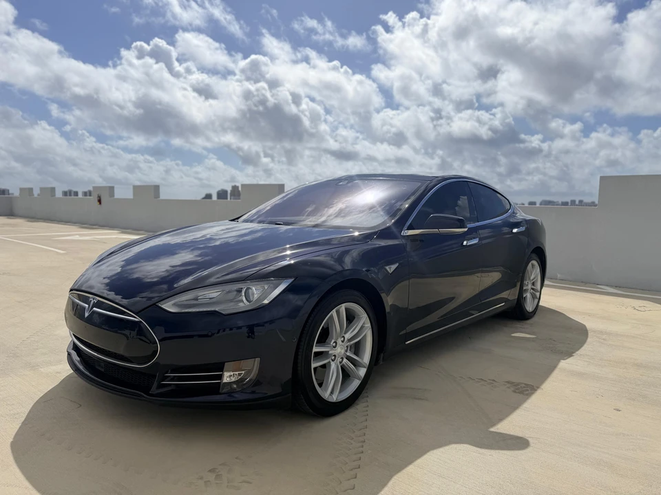 2014 Tesla Model S - Image 9 of 31