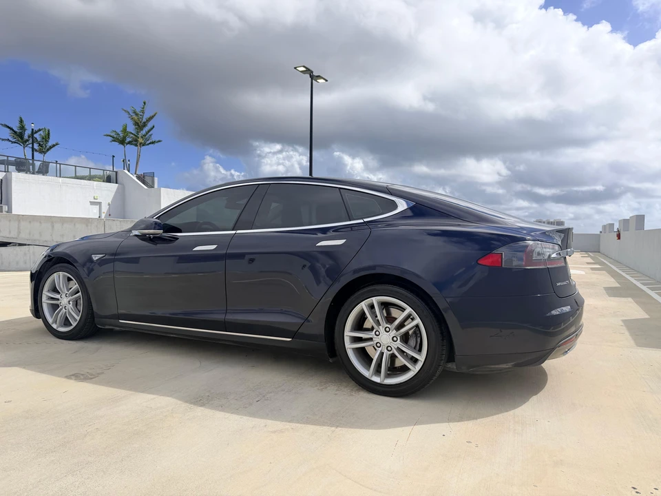 2014 Tesla Model S - Image 15 of 31