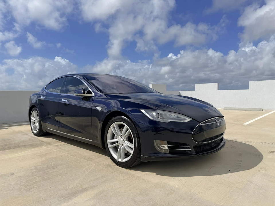 2014 Tesla Model S - Image 20 of 31