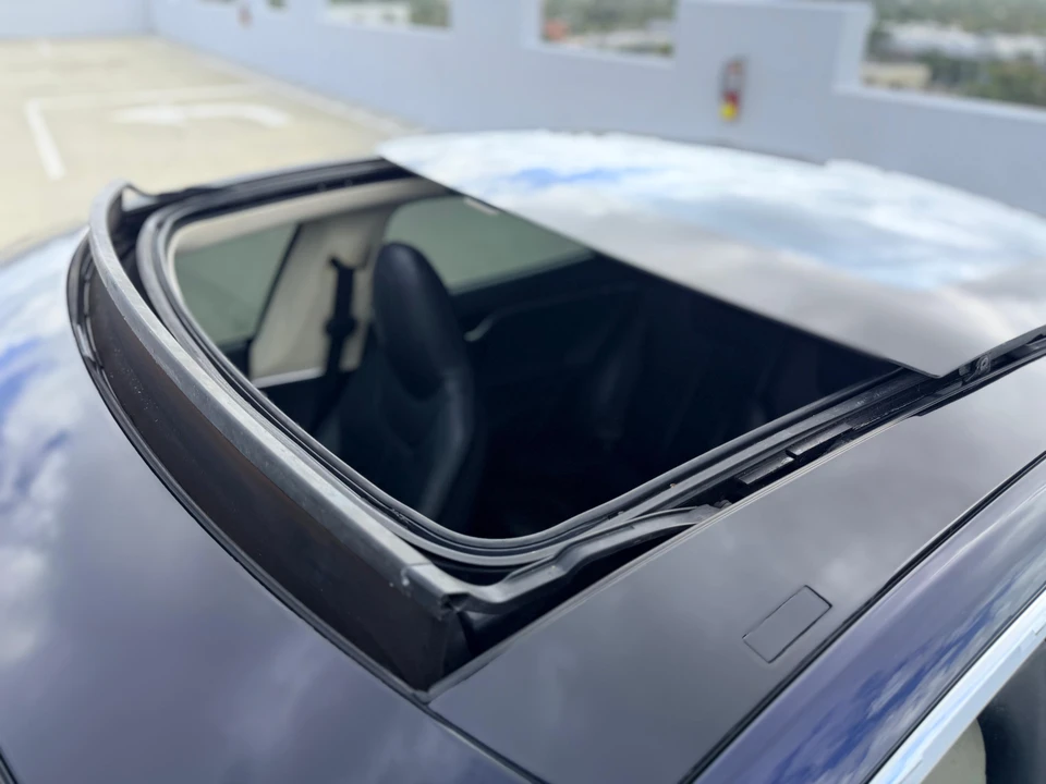 2014 Tesla Model S - Image 31 of 31