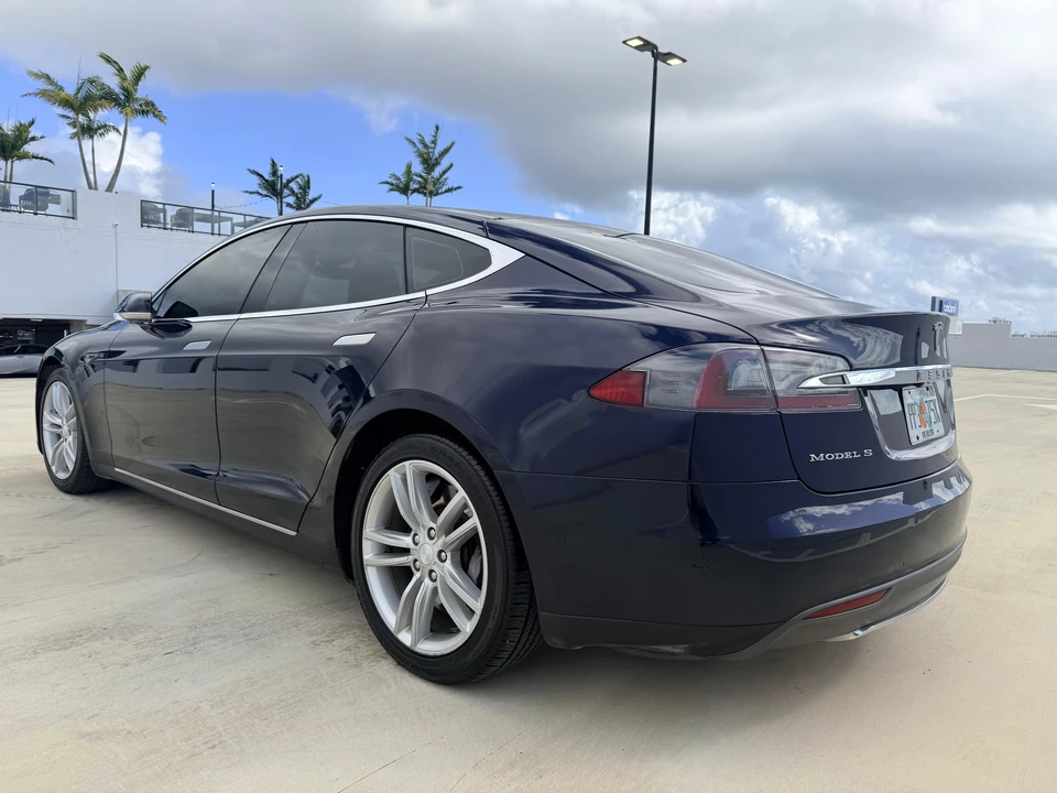 2014 Tesla Model S - Image 16 of 31