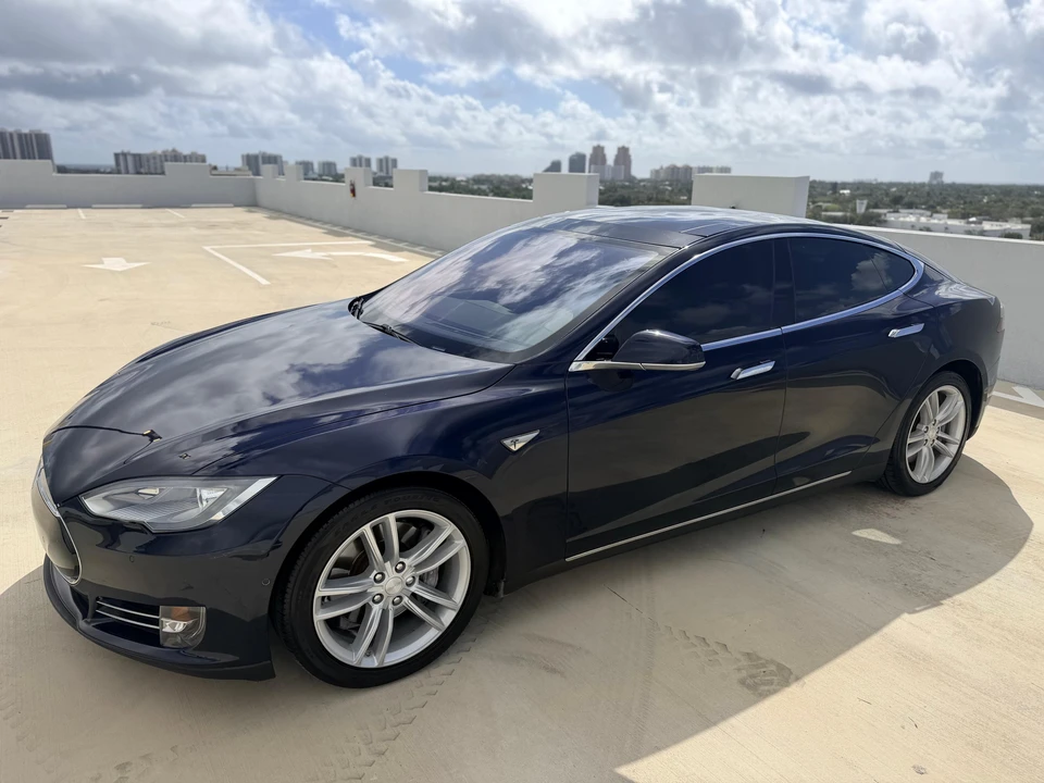 2014 Tesla Model S - Image 13 of 31