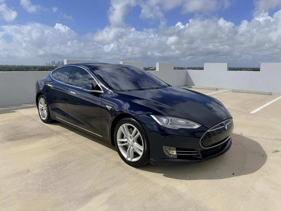 2014 Tesla Model S - Image 21 of 31