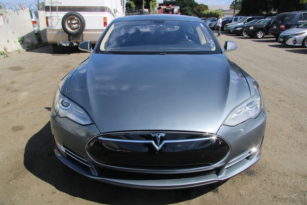 2014 Tesla Model S - Image 11 of 21