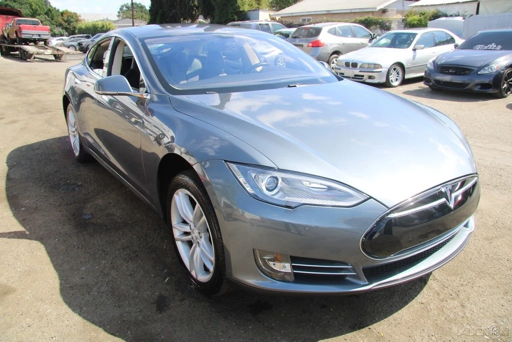 2014 Tesla Model S - Image 10 of 21