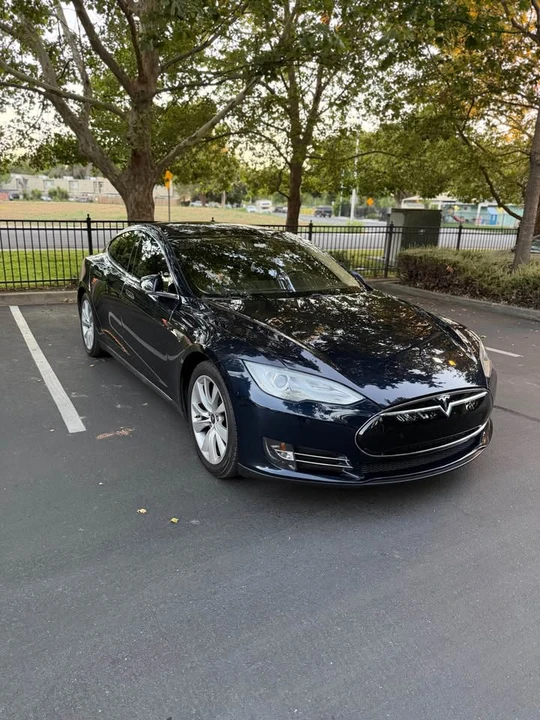 2014 Tesla Model S - Image 2 of 11