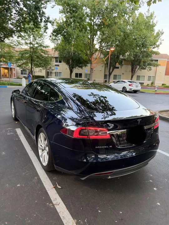 2014 Tesla Model S - Image 5 of 11