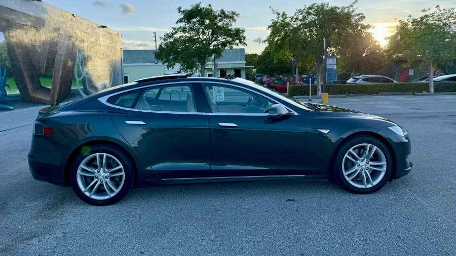 2014 Tesla Model S - Image 2 of 31