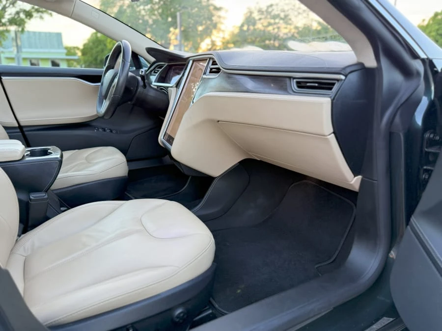 2014 Tesla Model S - Image 28 of 31