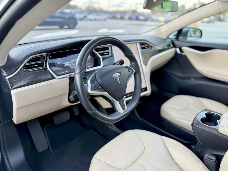 2014 Tesla Model S - Image 26 of 31