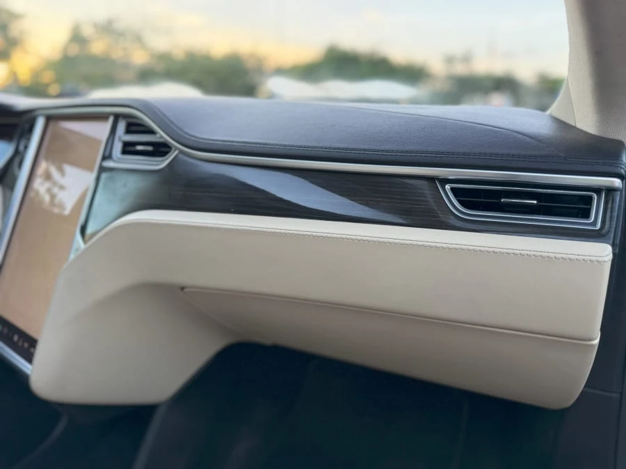 2014 Tesla Model S - Image 27 of 31