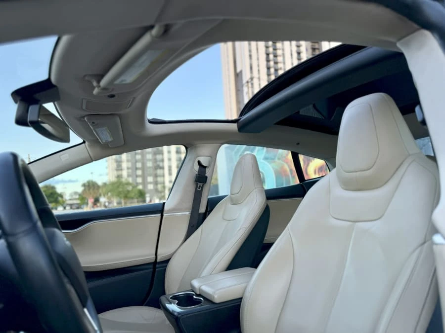 2014 Tesla Model S - Image 21 of 31