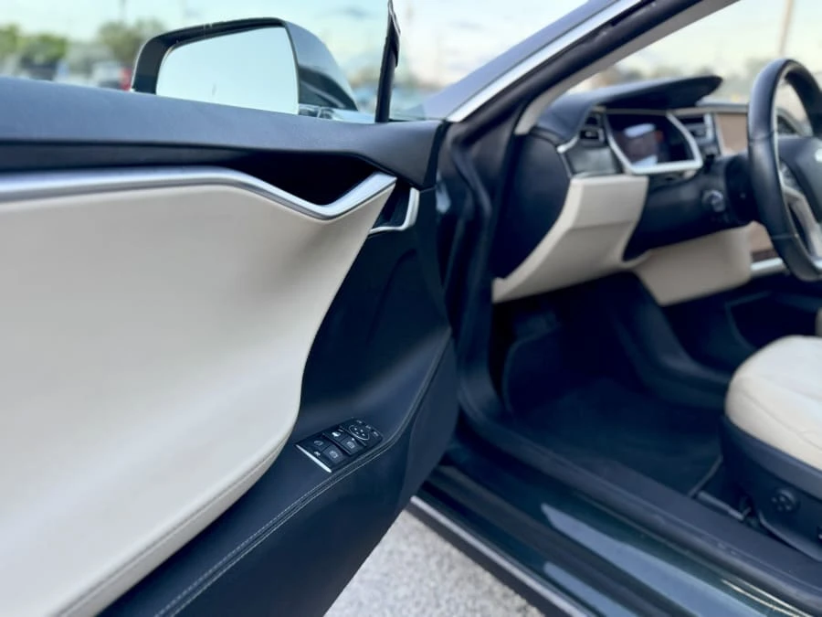 2014 Tesla Model S - Image 22 of 31