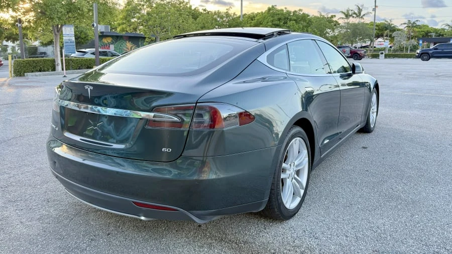 2014 Tesla Model S - Image 11 of 31