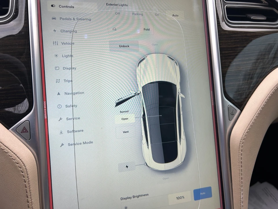 2014 Tesla Model S - Image 16 of 18