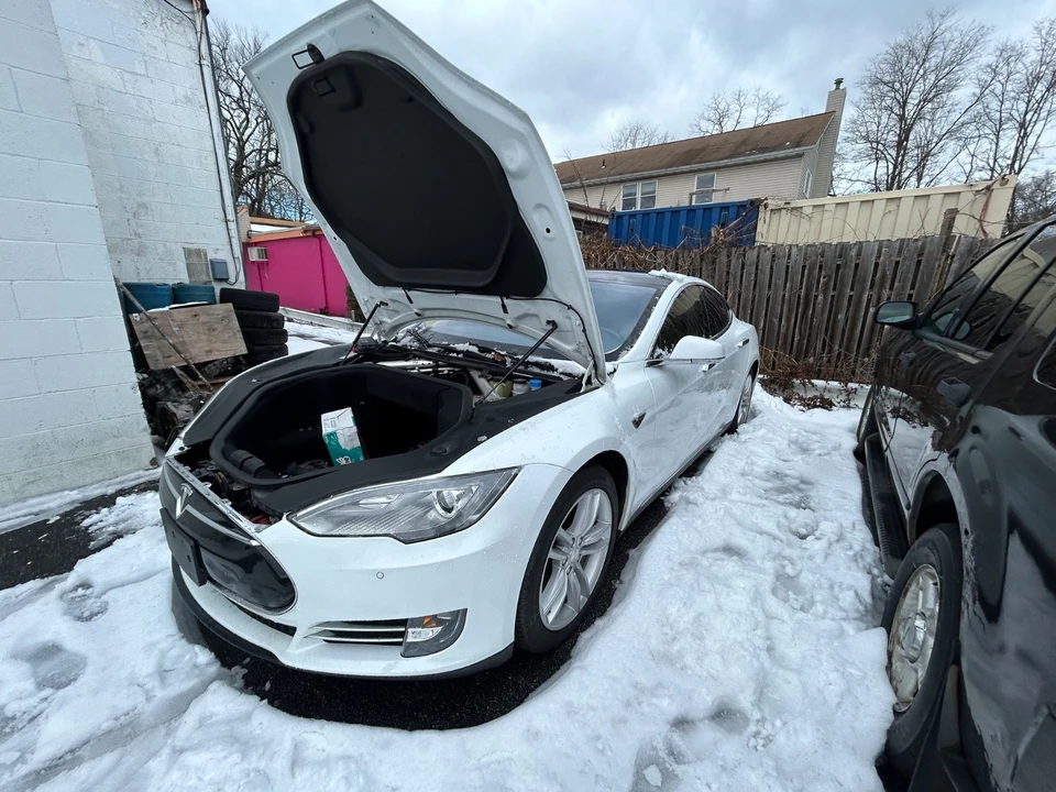 2014 Tesla Model S - Image 10 of 18
