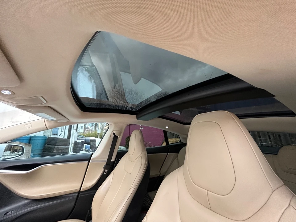 2014 Tesla Model S - Image 11 of 18