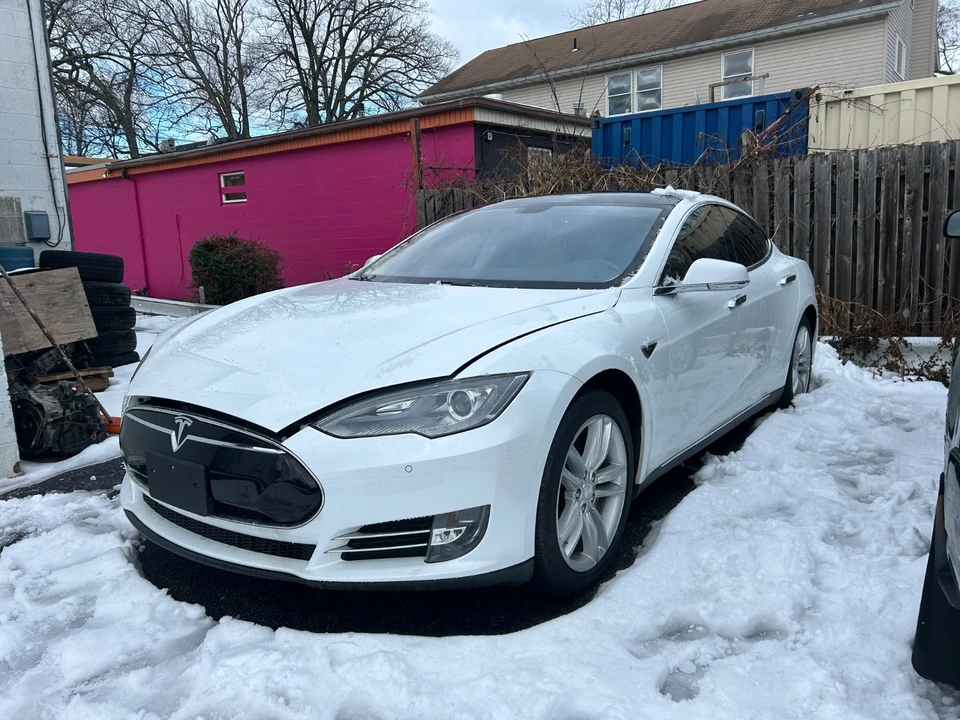 2014 Tesla Model S - Image 3 of 18