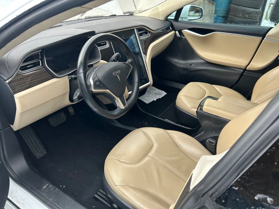 2014 Tesla Model S - Image 17 of 18